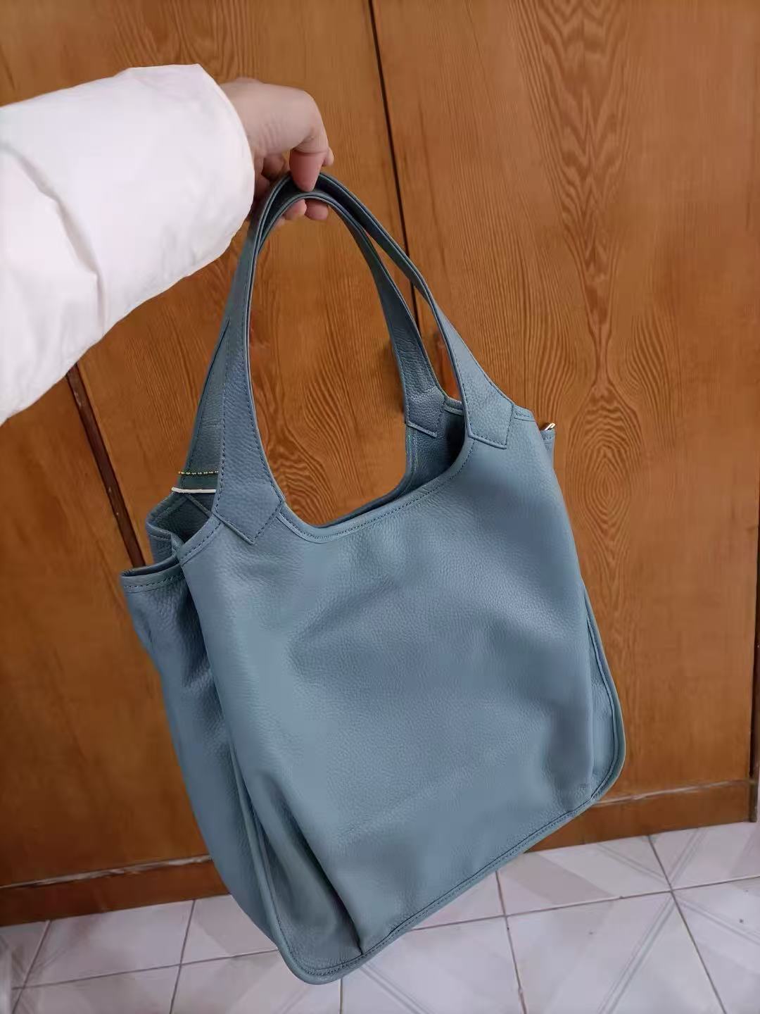 Women's Vintage Top-Grain Leather Zipper Shoulder Tote Bag photo review