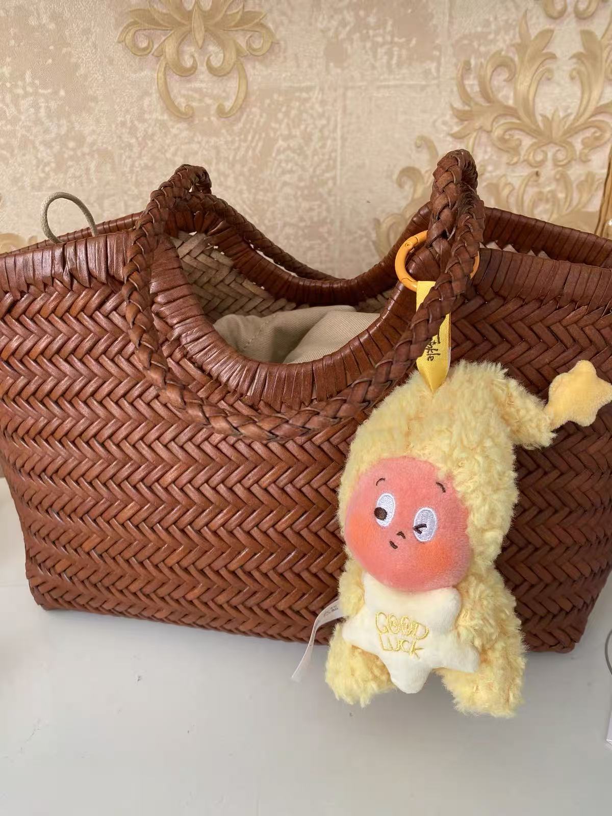 Women's Vintage Genuine  Leather Woven Tote Bag photo review