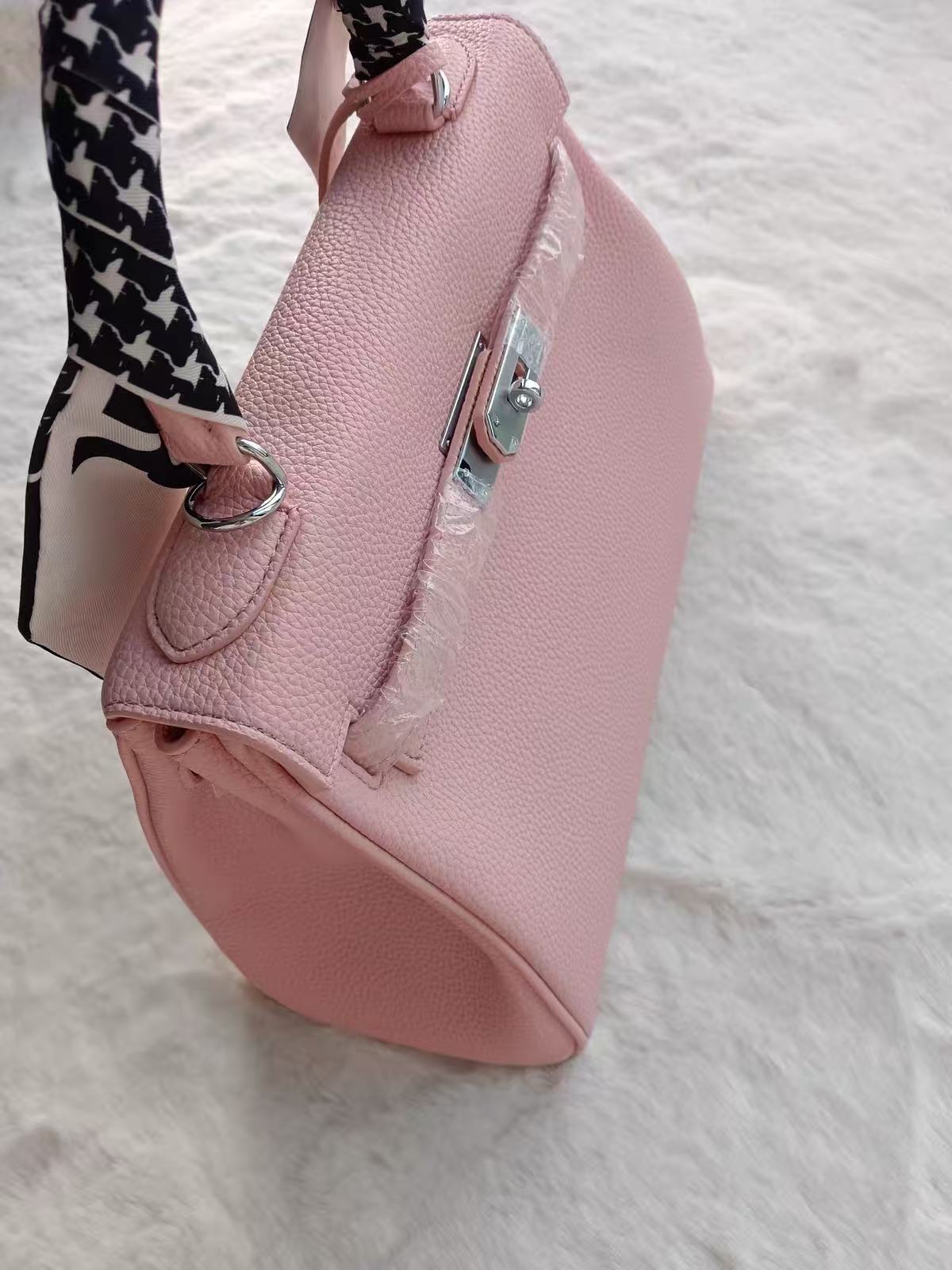 Women's Minimalist Genuine Leather Buckle Crossbody Strap Shoulder Top Handle Bag In Silver Hardware photo review