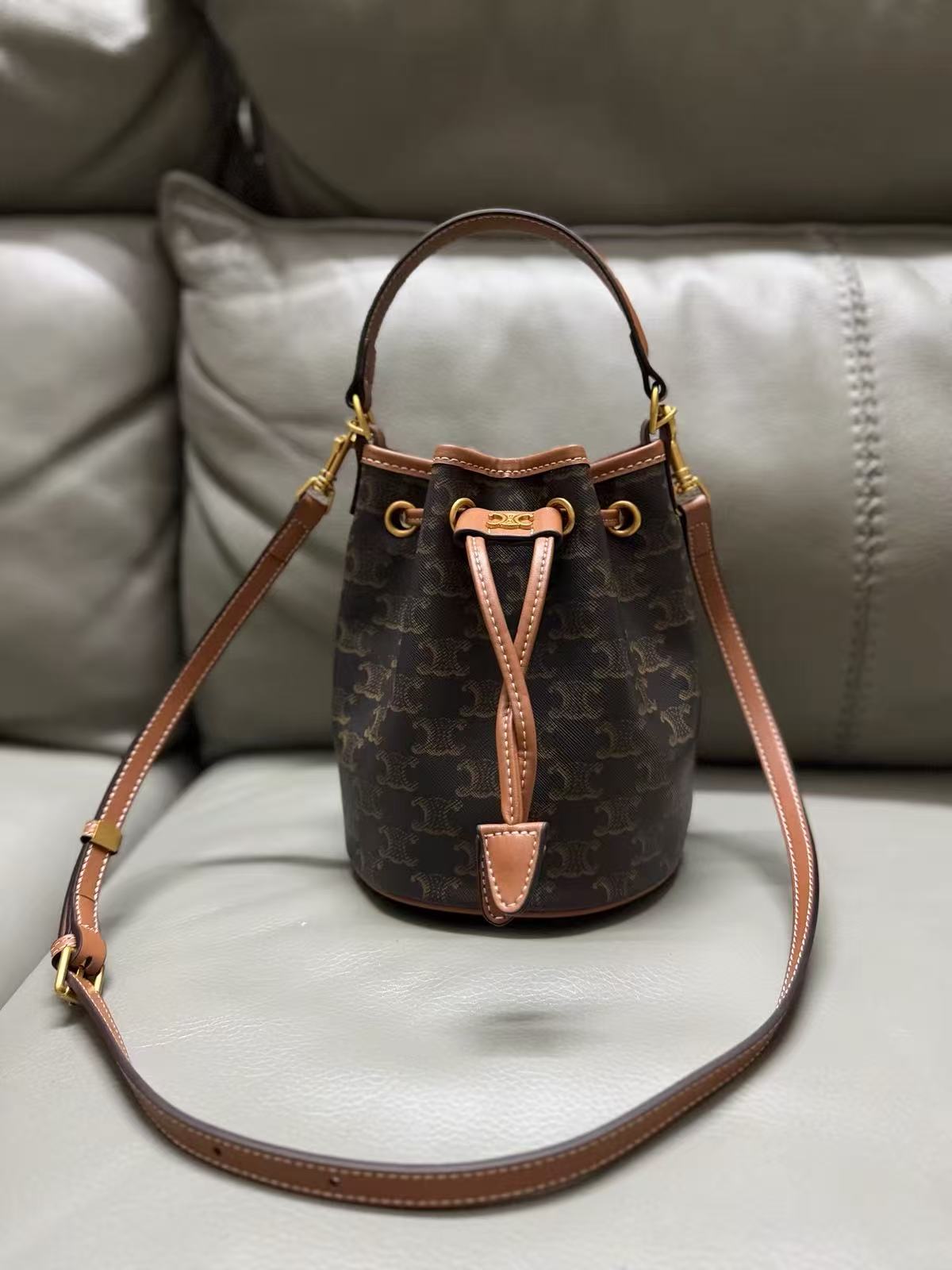 Women's Vintage Split Leather Printed Drawstring Bucket Bag In Gold Hardware photo review
