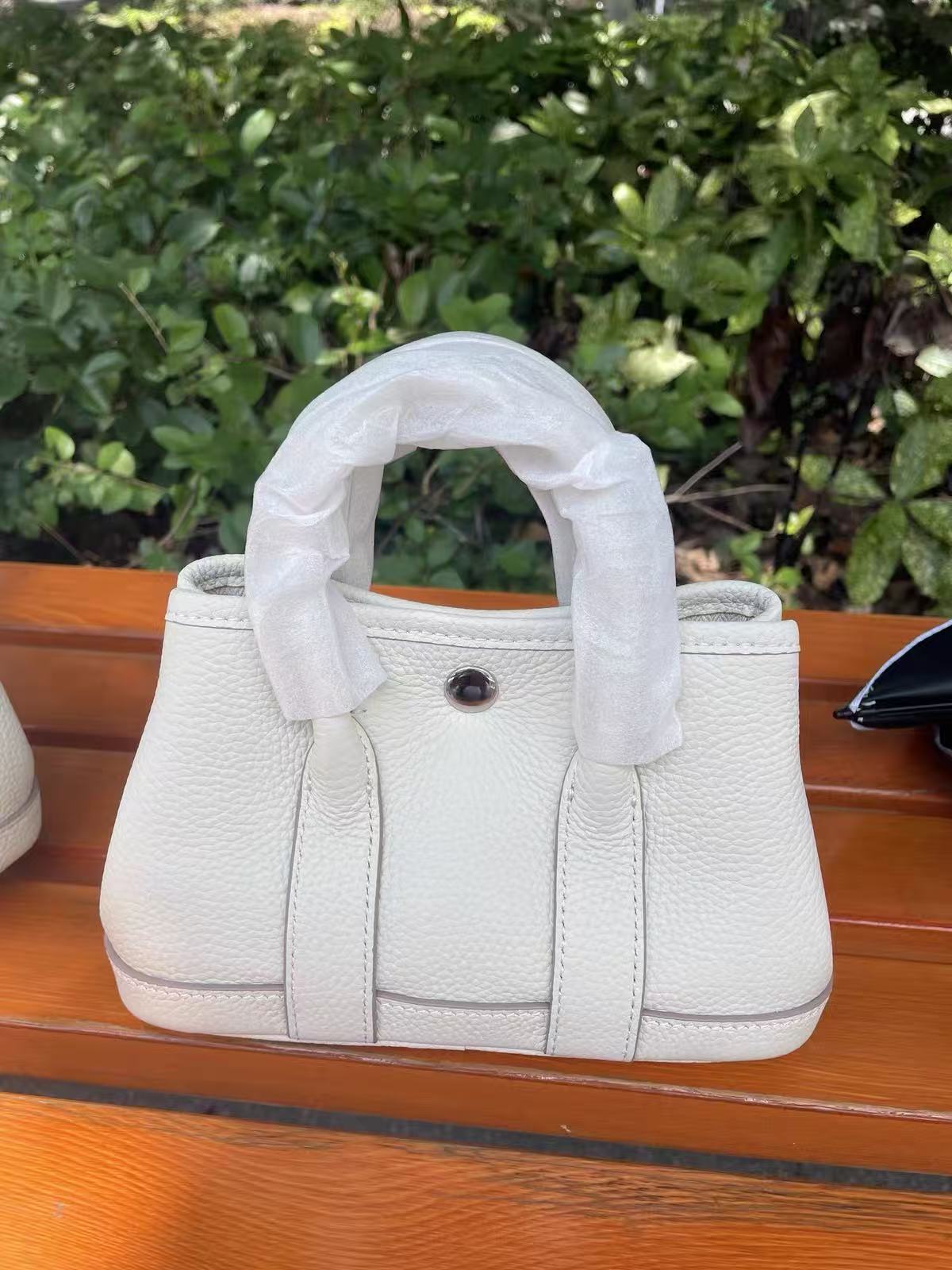 Women's Minimalist Full-Grain Leather handle Tote Bag With Crossbody Strap photo review