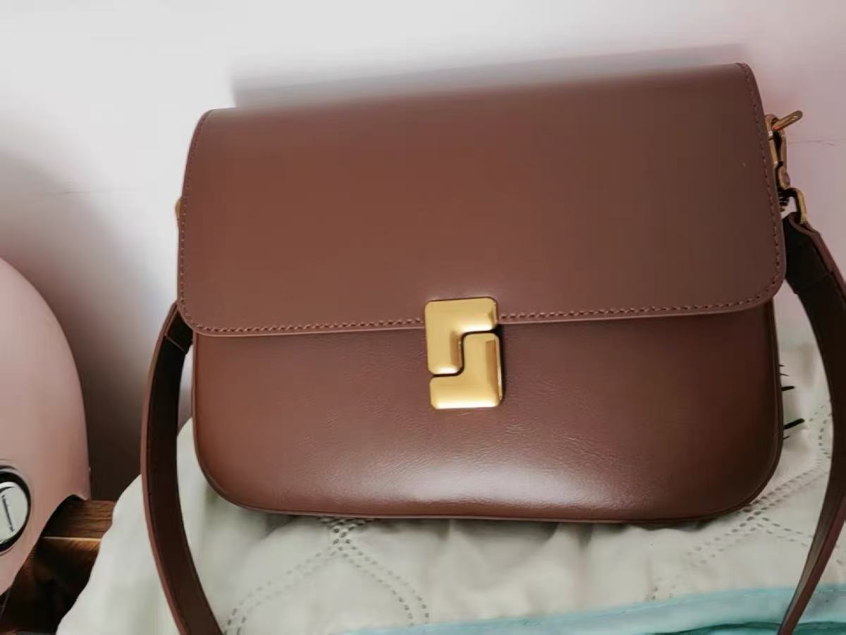 Women's Vintage Genuine Leather Lock Shoulder Bags photo review
