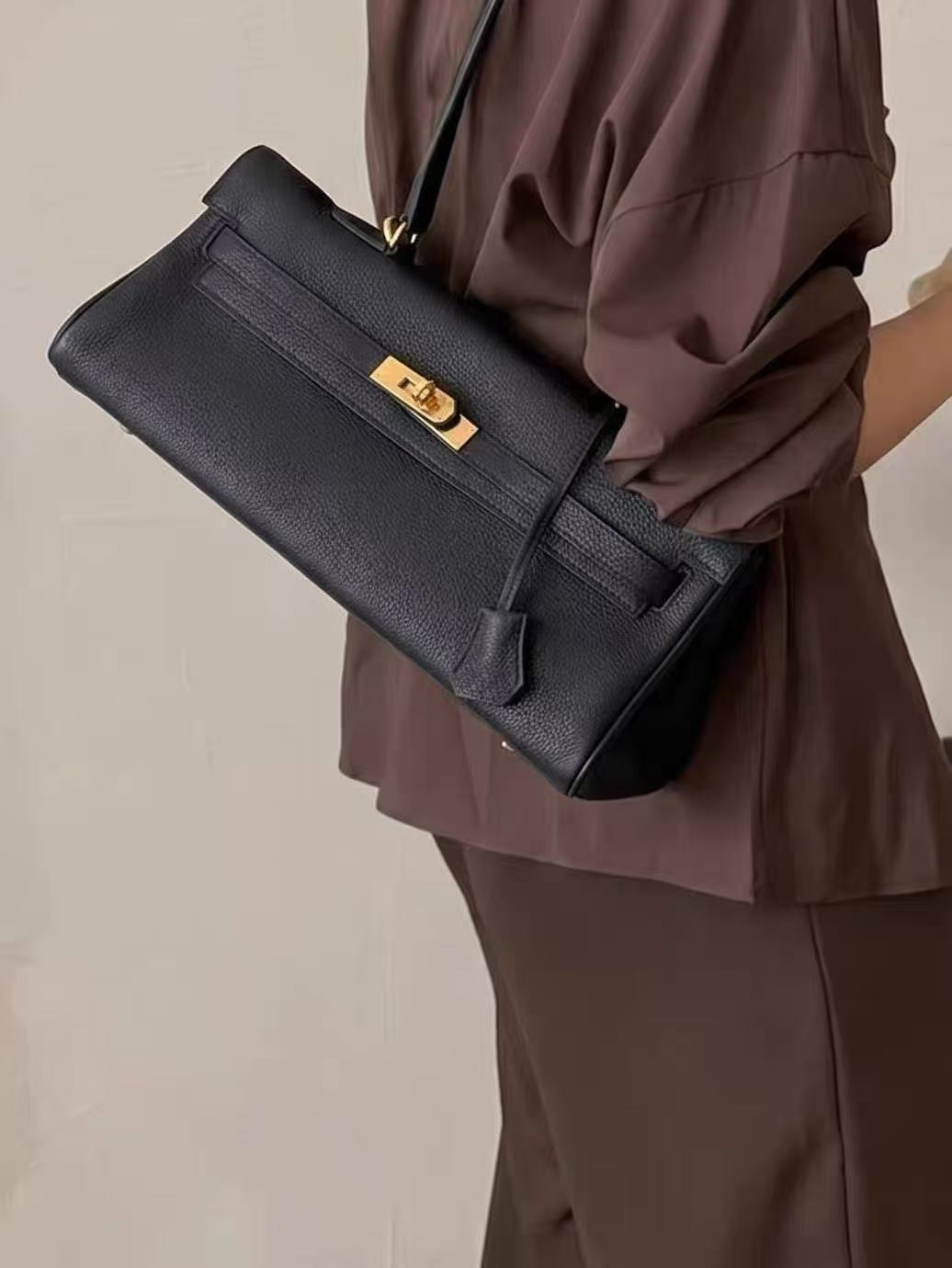 Women's Full-Grain Cowhide Leather Horizontal Crossbody Strap Top Handle Shoulder Bag With Gold Hardware photo review