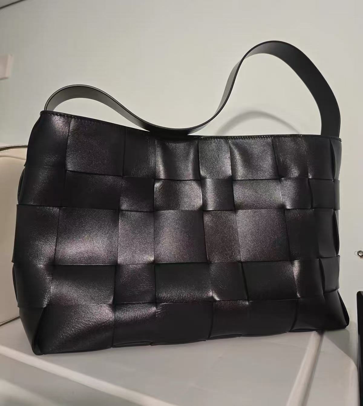 Women's Woven Top-Grain Leather Shoulder Bag photo review