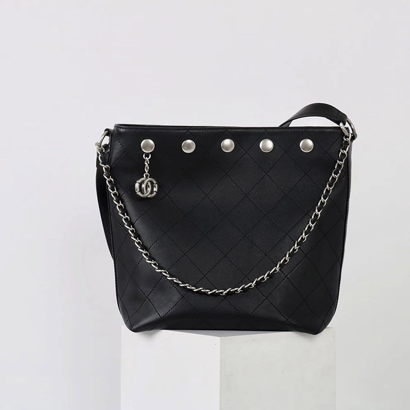 Women's Black Quilted Lambskin Leather Crossbody Shoulder Chain Strap Bucket Bag In Silver Hardware