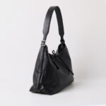 Sac à bandoulière hobo à fermeture magnétique en cuir souple pleine fleur noir pour femmes