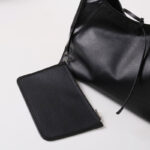 Sac à bandoulière hobo à fermeture magnétique en cuir souple pleine fleur noir pour femmes