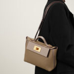 Sac à main en cuir pleine fleur avec fermeture Twist Lock et bandoulière pour femmes