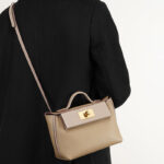 Sac à main en cuir pleine fleur avec fermeture Twist Lock et bandoulière pour femmes