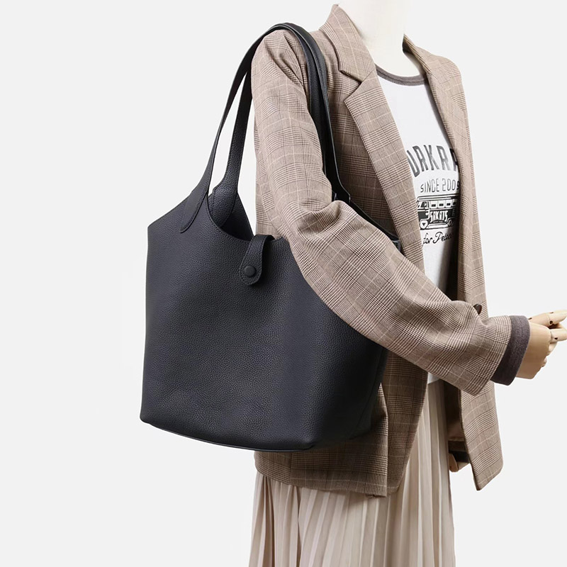 Women's Full-Grain Leather Magnetic Snap Shoulder Tote Bags