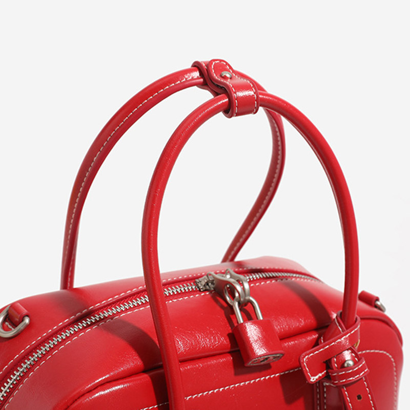 Sac à main en cuir ciré Vegan Boston verrouillé avec sangle pour le corps de la femme