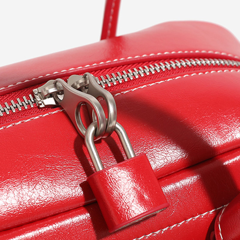 Sac à main en cuir ciré Vegan Boston verrouillé avec sangle pour le corps de la femme
