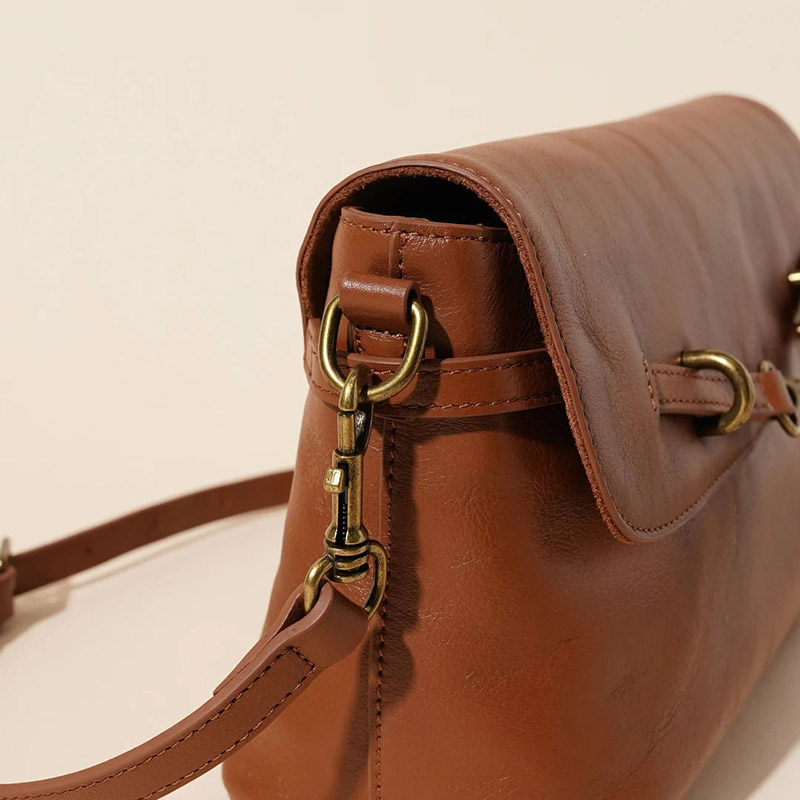 Sac à bandoulière à boucle en cuir de grain supérieur pour femmes