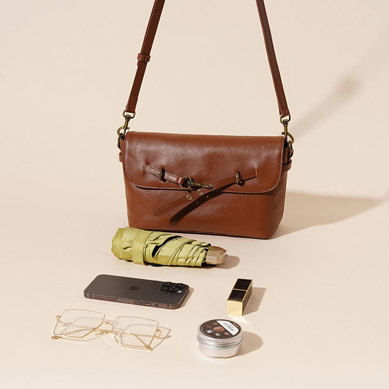 Sac à bandoulière à boucle en cuir de grain supérieur pour femmes