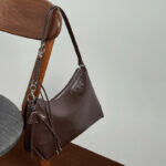 Sac à bandoulière en cuir vintage à coussin pour femmes, avec accessoires en argent