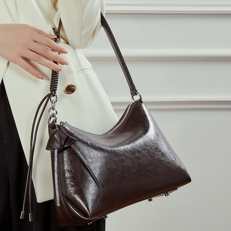 Sac à bandoulière en cuir vintage à coussin pour femmes, avec accessoires en argent