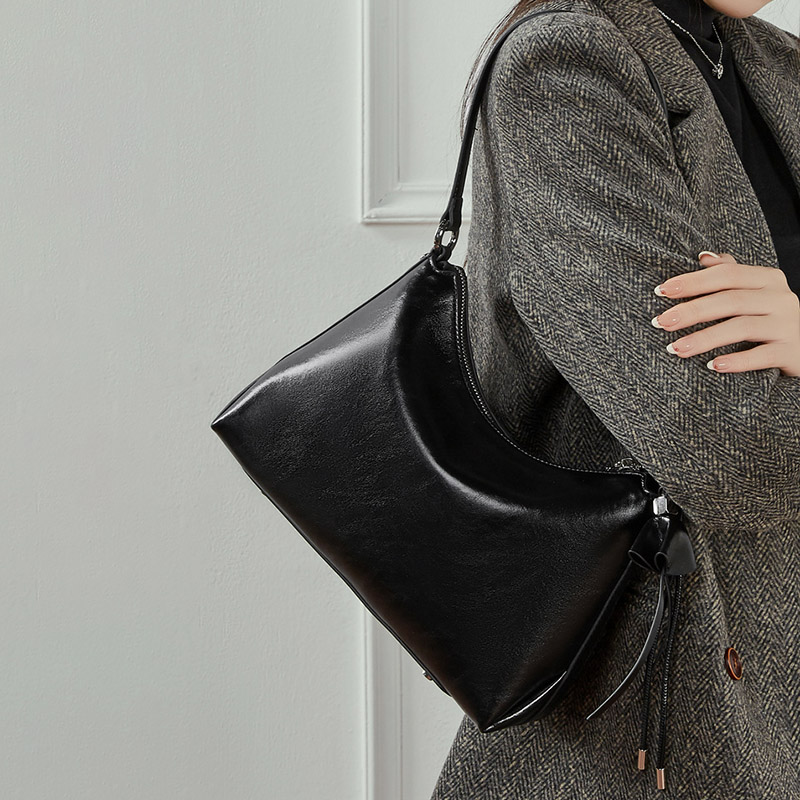 Sac à bandoulière en cuir vintage à coussin pour femmes, avec accessoires en argent