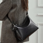 Sac à bandoulière en cuir vintage à coussin pour femmes, avec accessoires en argent