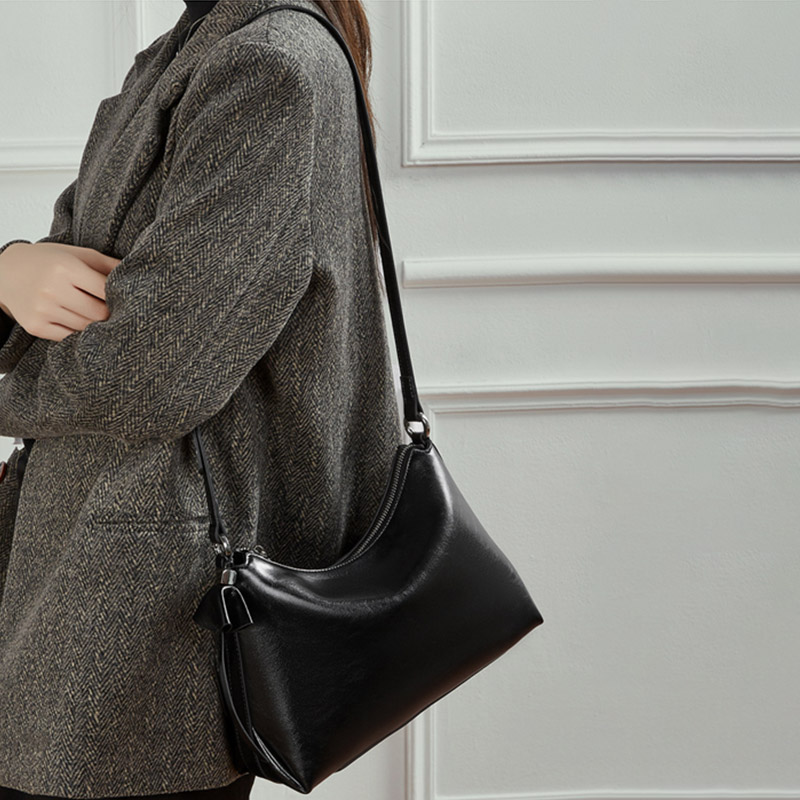 Sac à bandoulière en cuir vintage à coussin pour femmes, avec accessoires en argent