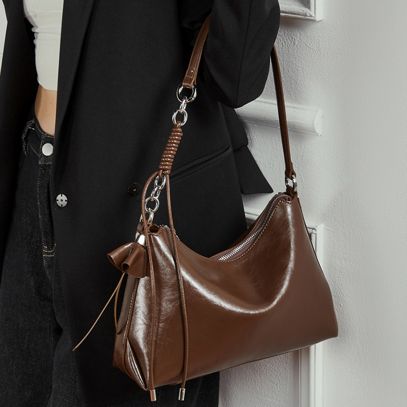 Sac à bandoulière en cuir vintage à coussin pour femmes, avec accessoires en argent