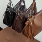 Sac à bandoulière en cuir vintage à coussin pour femmes, avec accessoires en argent