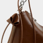 Sac à bandoulière en cuir vintage à coussin pour femmes, avec accessoires en argent