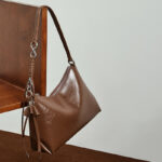 Sac à bandoulière en cuir vintage à coussin pour femmes, avec accessoires en argent