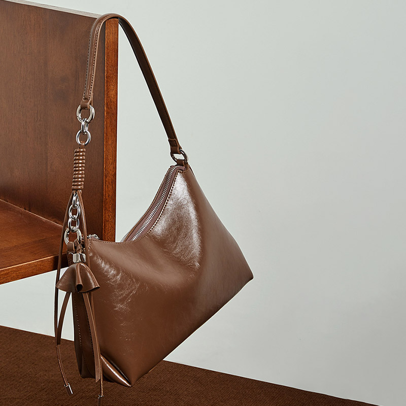 Sac à bandoulière en cuir vintage à coussin pour femmes, avec accessoires en argent