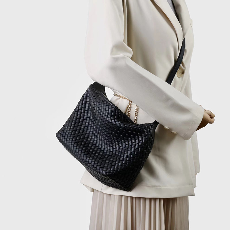 Sac hobo à bandoulière en cuir de vache tissé avec fermeture à glissière pour femmes