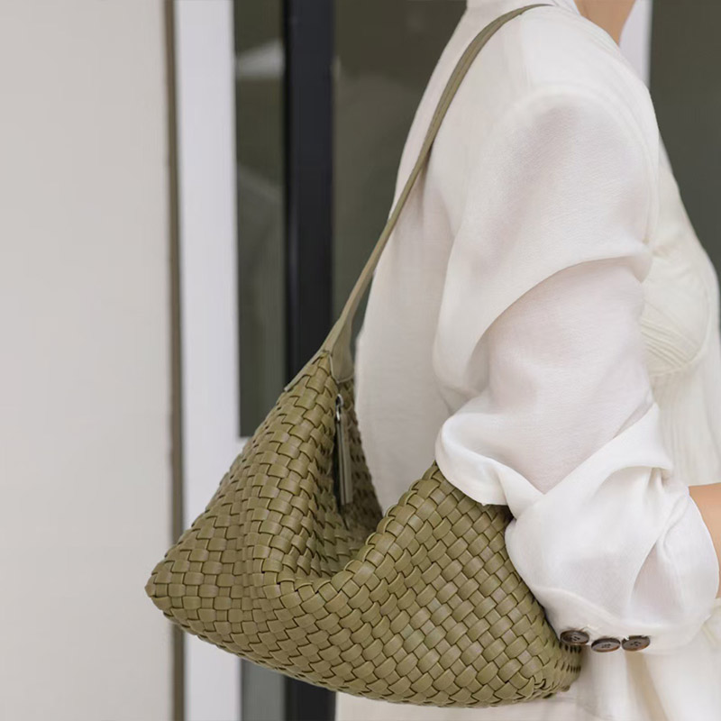 Sac hobo à bandoulière en cuir de vache tissé avec fermeture à glissière pour femmes