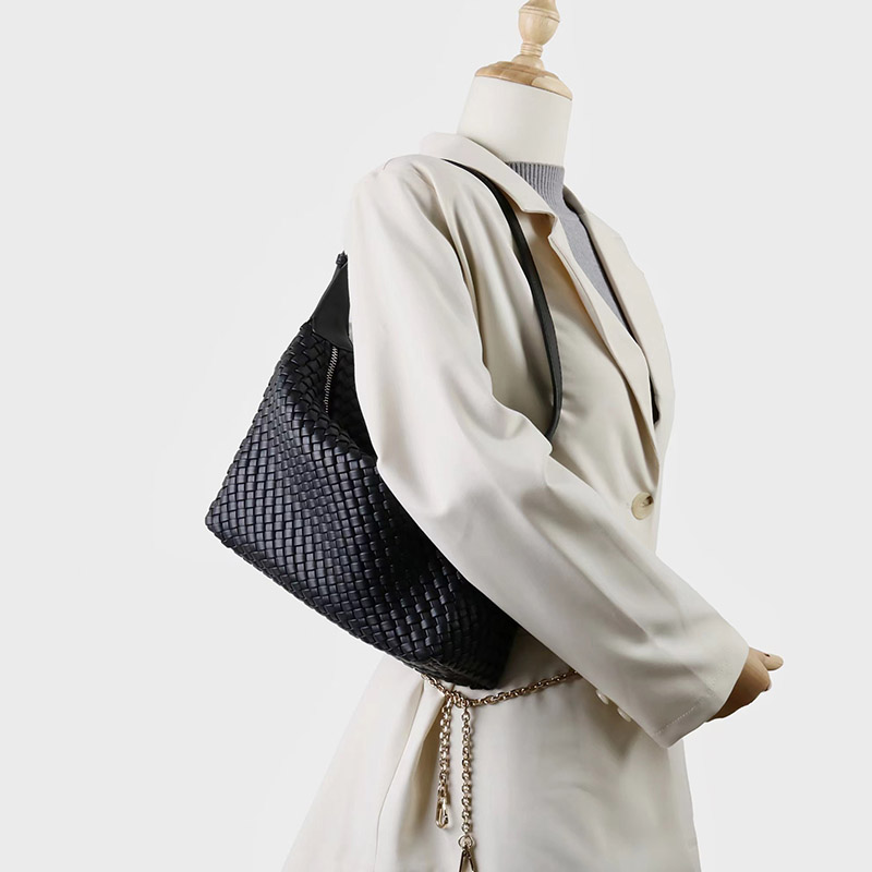 Sac hobo à bandoulière en cuir de vache tissé avec fermeture à glissière pour femmes