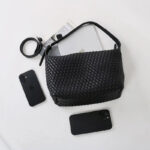 Sac hobo à bandoulière en cuir de vache tissé avec fermeture à glissière pour femmes