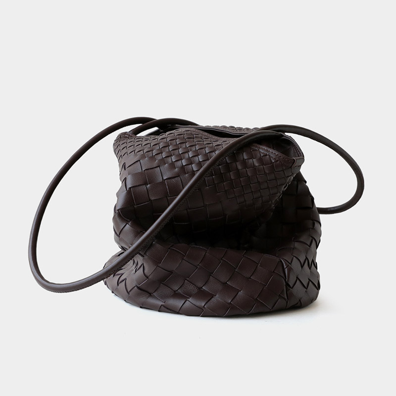 Sac à bandoulière en cuir d'agneau tressé avec fermeture magnétique pour femmes