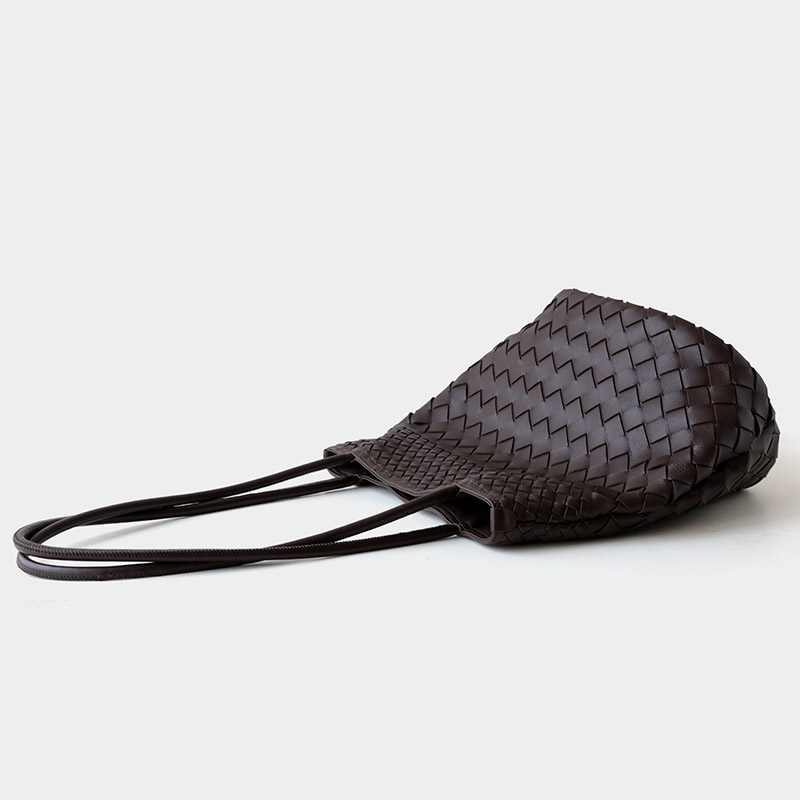 Sac à bandoulière en cuir d'agneau tressé avec fermeture magnétique pour femmes