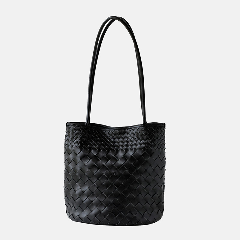 Sac à bandoulière en cuir d'agneau tressé avec fermeture magnétique pour femmes