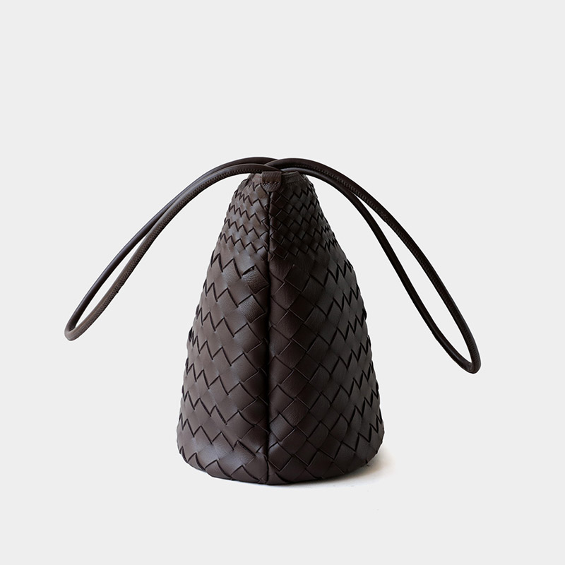 Sac à bandoulière en cuir d'agneau tressé avec fermeture magnétique pour femmes