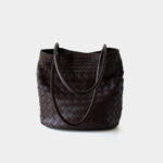 Sac à bandoulière en cuir d'agneau tressé avec fermeture magnétique pour femmes