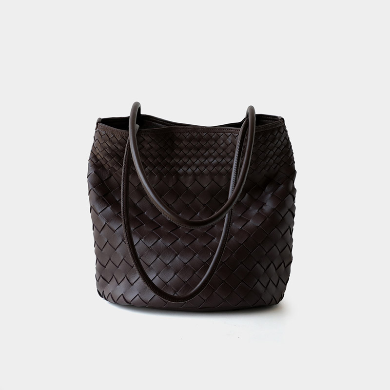 Sac à bandoulière en cuir d'agneau tressé avec fermeture magnétique pour femmes