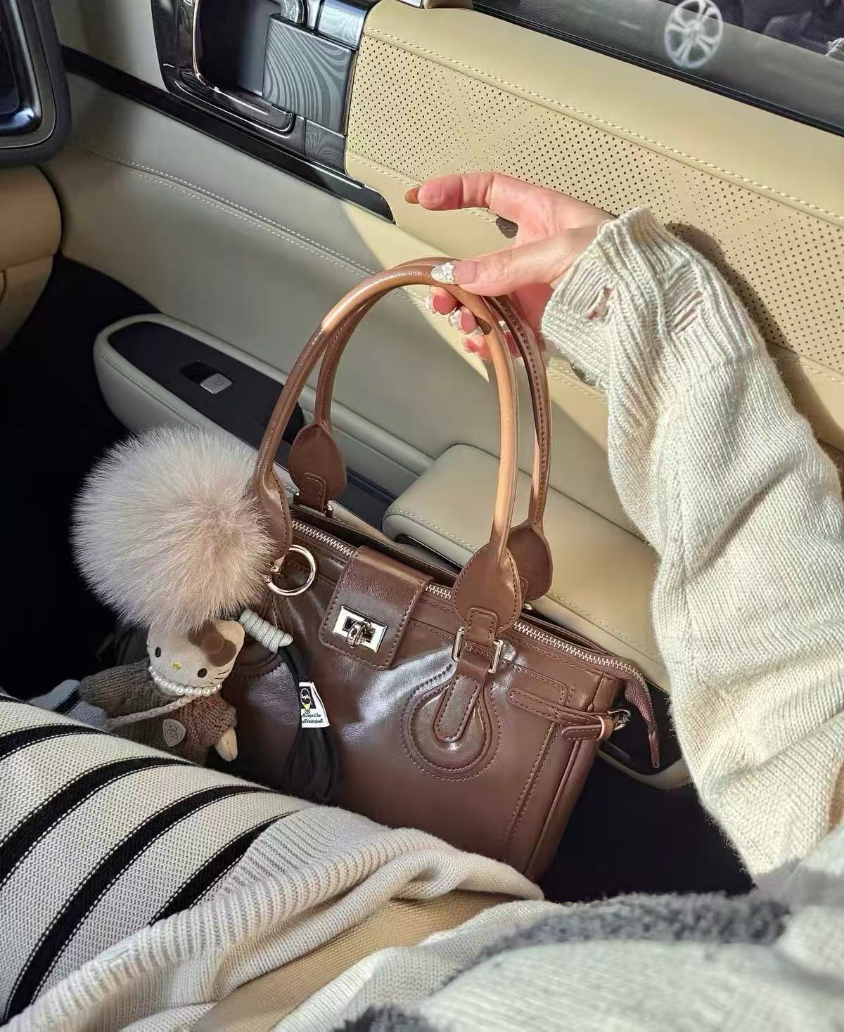 Women's Minimalist Oil Waxed Leather Top Handle Bag In Silver Hardware photo review