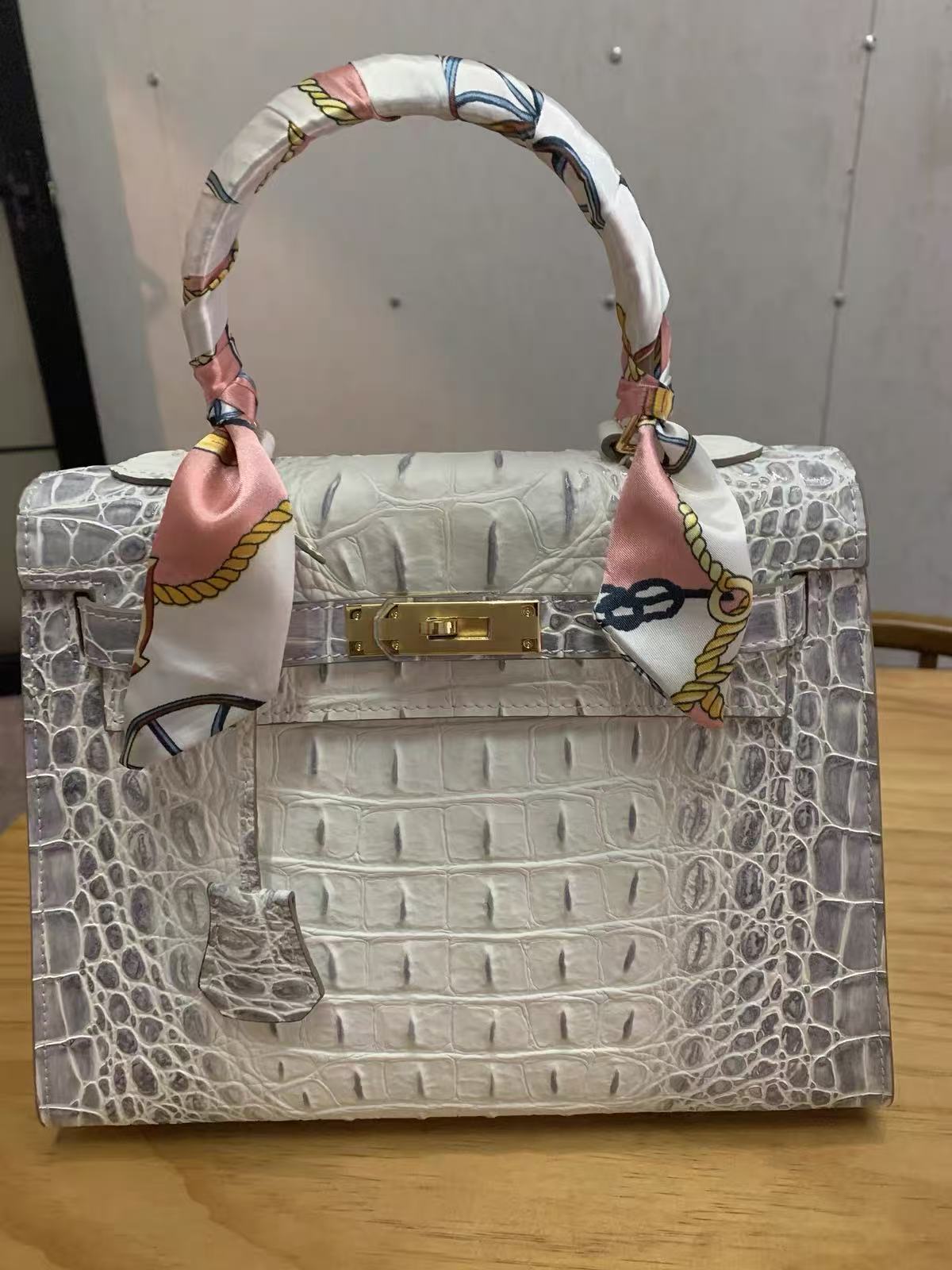 Women's Vintage Crocodile-Embossed Split Leather Shoulder Strap Top Handle Bag In Gold Hardware photo review