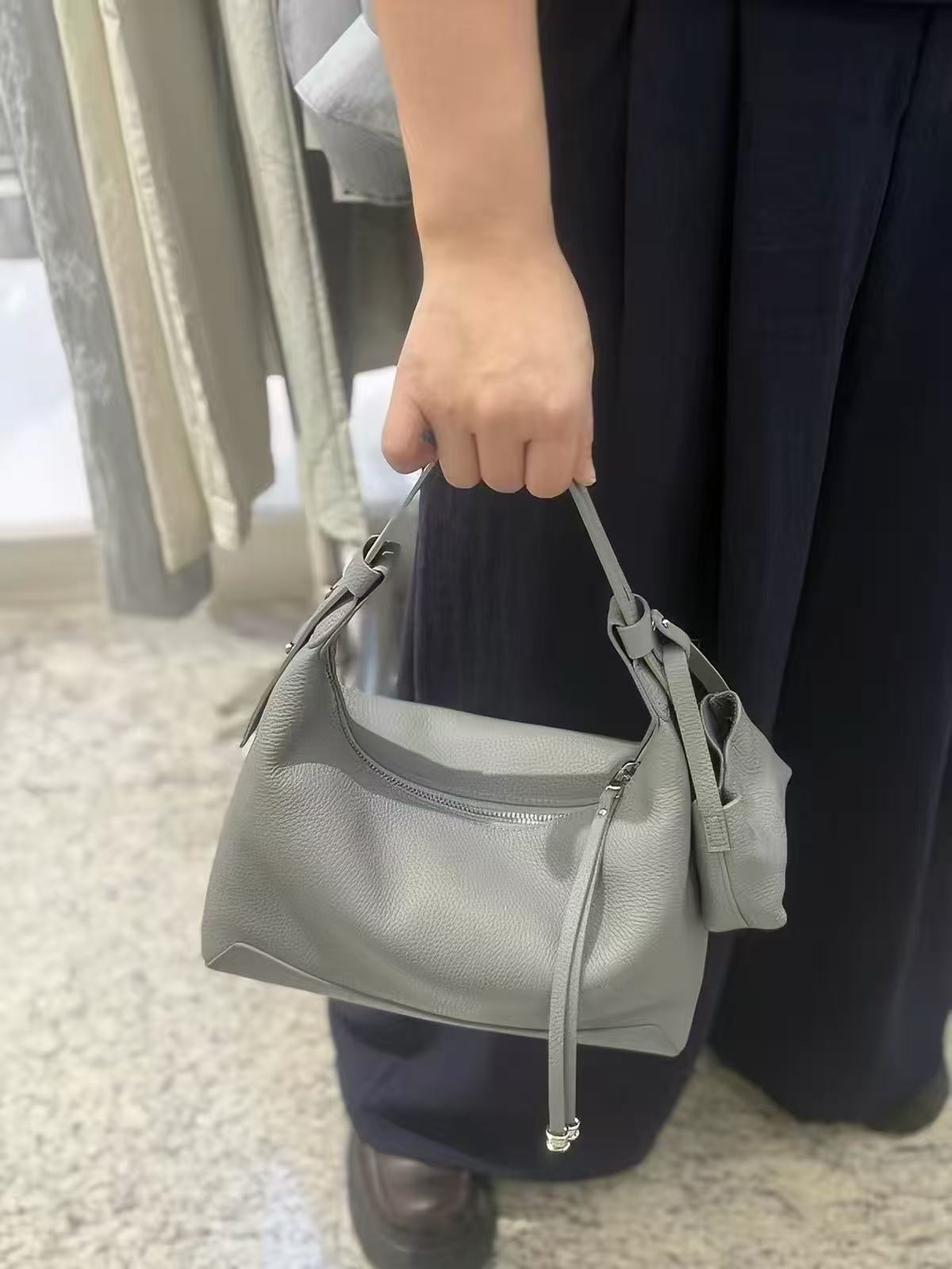 Women's Minimalist Full-Grain Leather Zip-Top Hobo Bags photo review