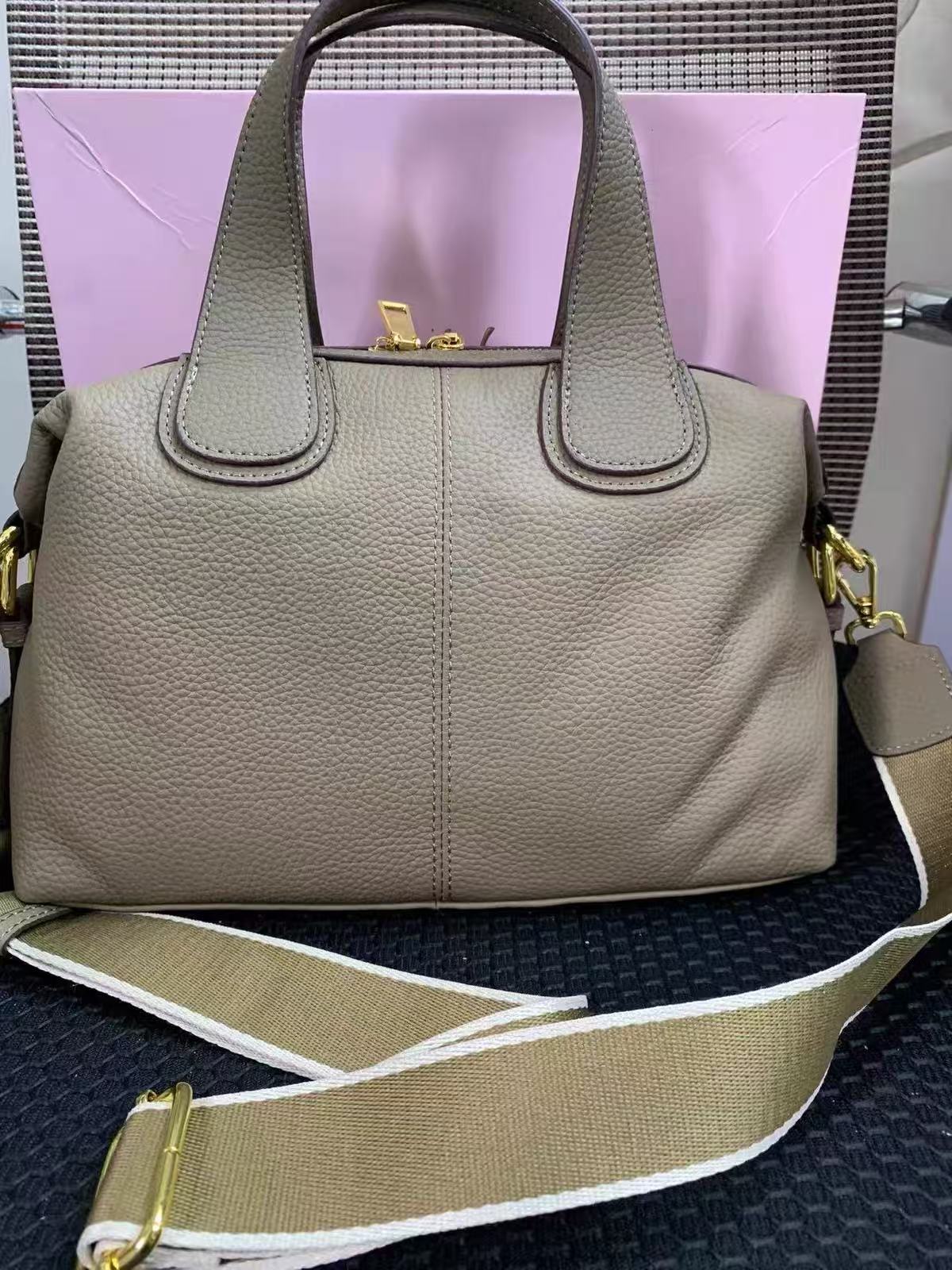 Minimalistische Damen Vollnarbenleder Reißverschluss Crossbody Schulterriemen Top Handle Tasche photo review