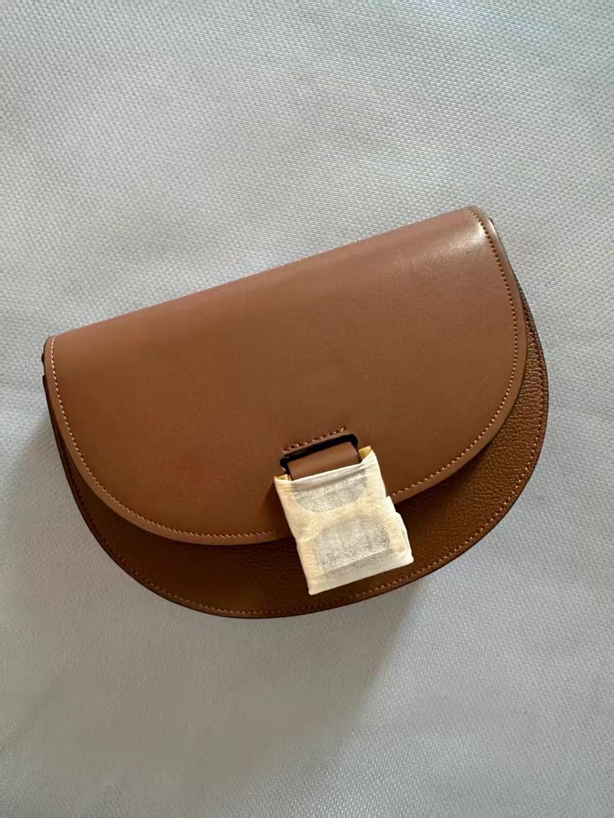 Damen Echtes Leder Kettenriemen Sattel Handtasche In Gold Hardware photo review