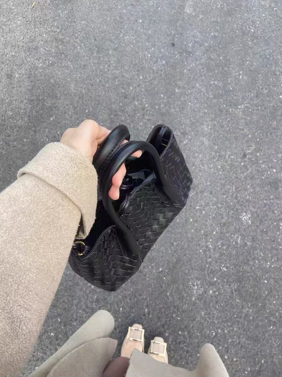 Women's Woven Genuine Leather Shoulder Tote Bag photo review