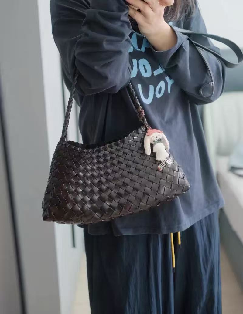 Sac à bandoulière en cuir PU tissé avec pochette intérieure à cordon de serrage photo review