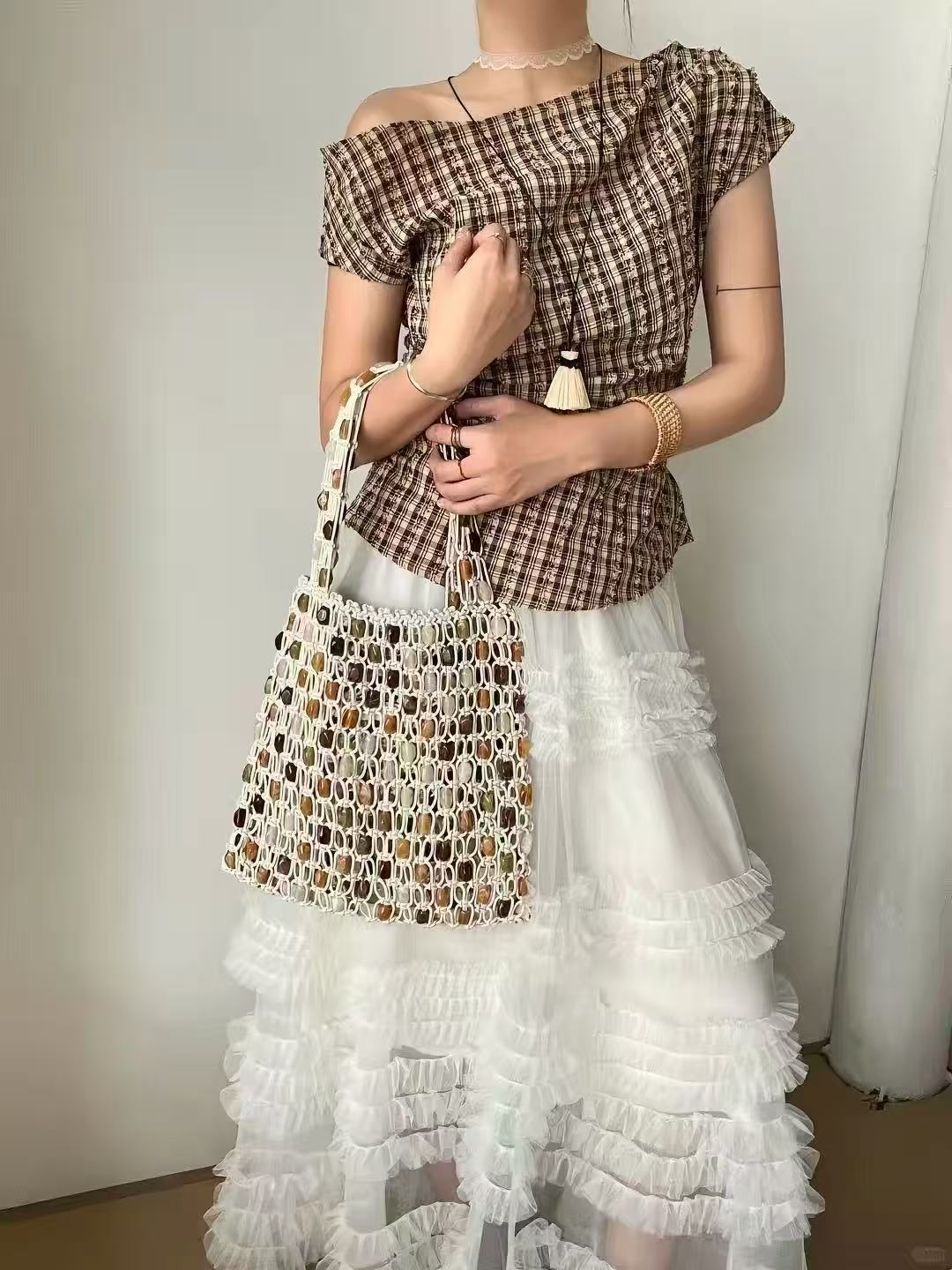 Sac de plage beige en coton tissé avec corde creuse et perles en bois pour femmes photo review