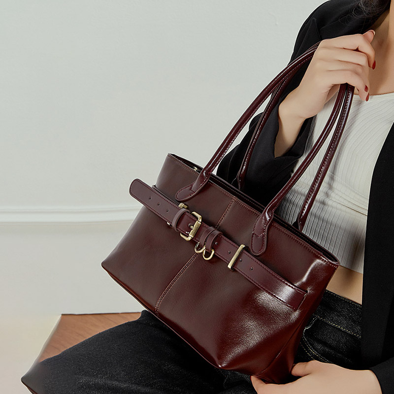 Women's Full-Grain Leather Buckle Shoulder Tote Bag