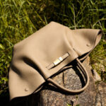 Sac fourre-tout en cuir pleine fleur avec cordon de serrage et bandoulière pour femmes