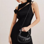 Petit sac à main en métal PU tissé avec sangle pour le corps de la femme