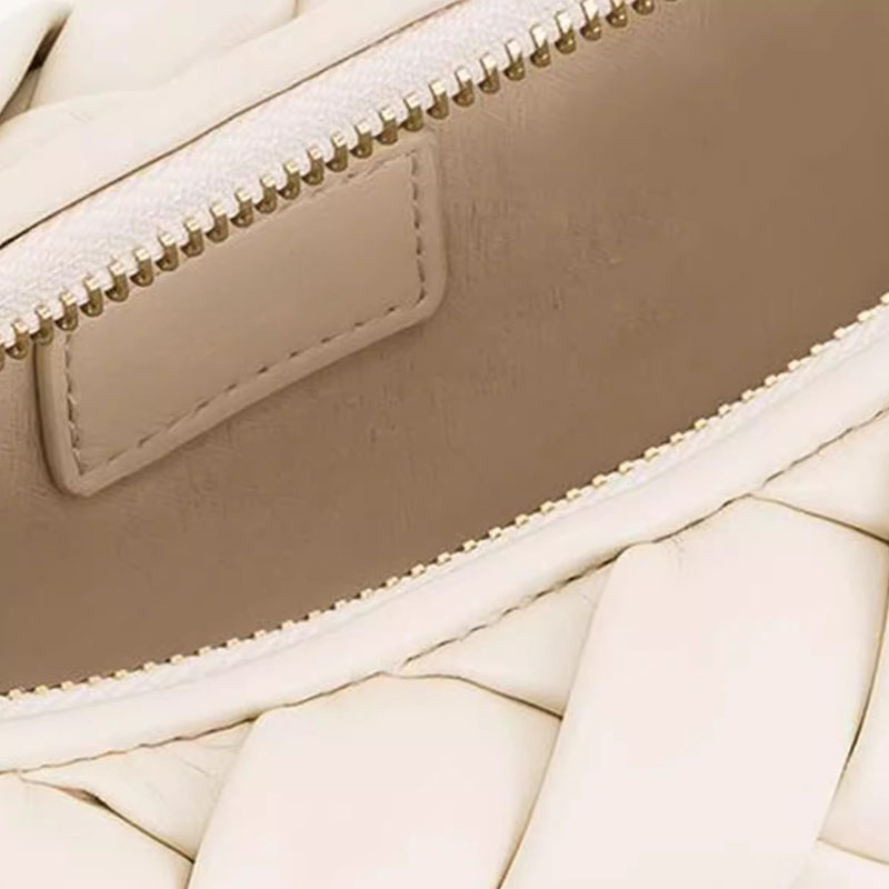 Petit sac à main en métal PU tissé avec sangle pour le corps de la femme